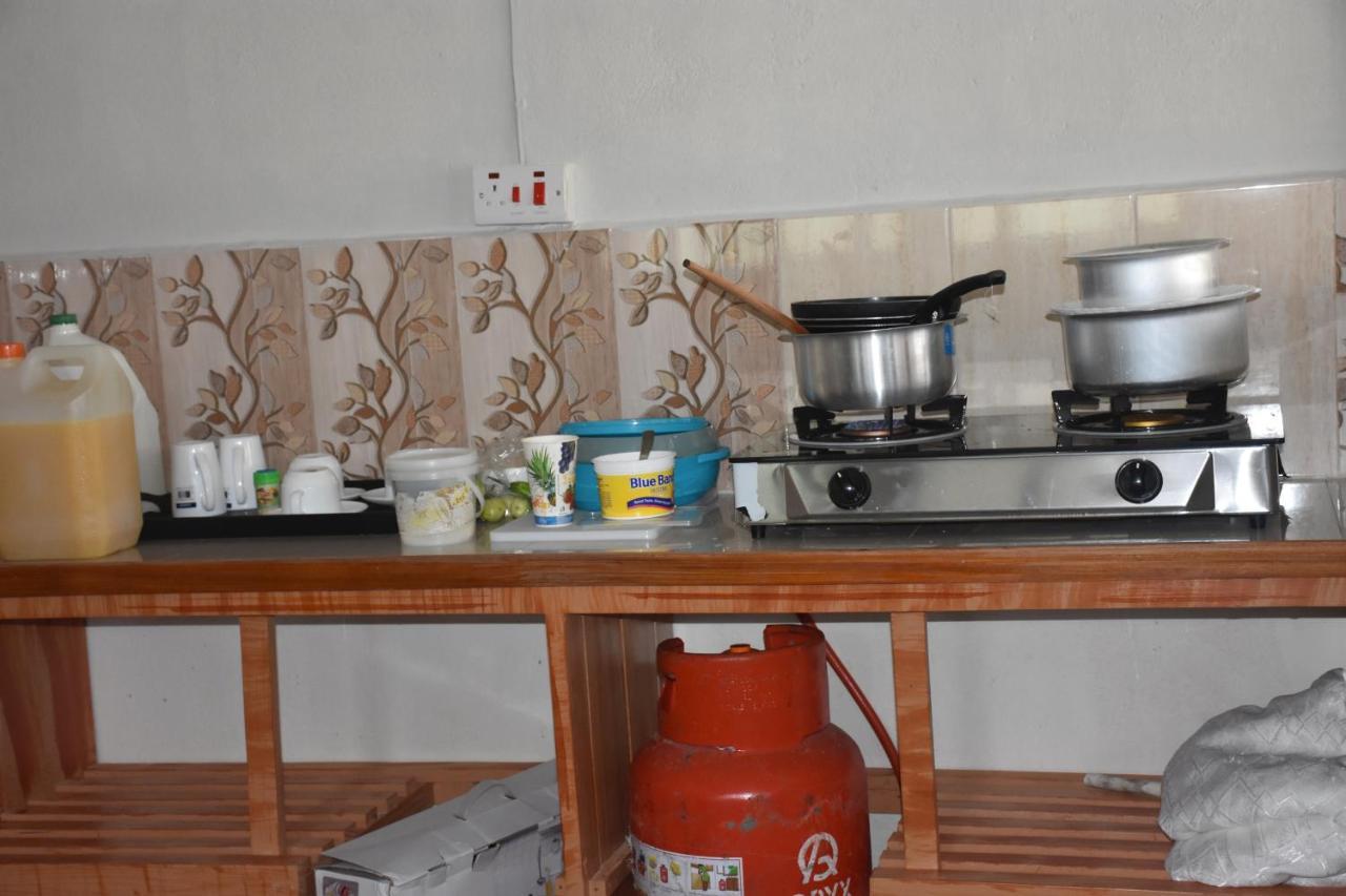 ダル・エス・サラーム L&J Modern Backpackers Kinondoni Bed & Breakfast エクステリア 写真