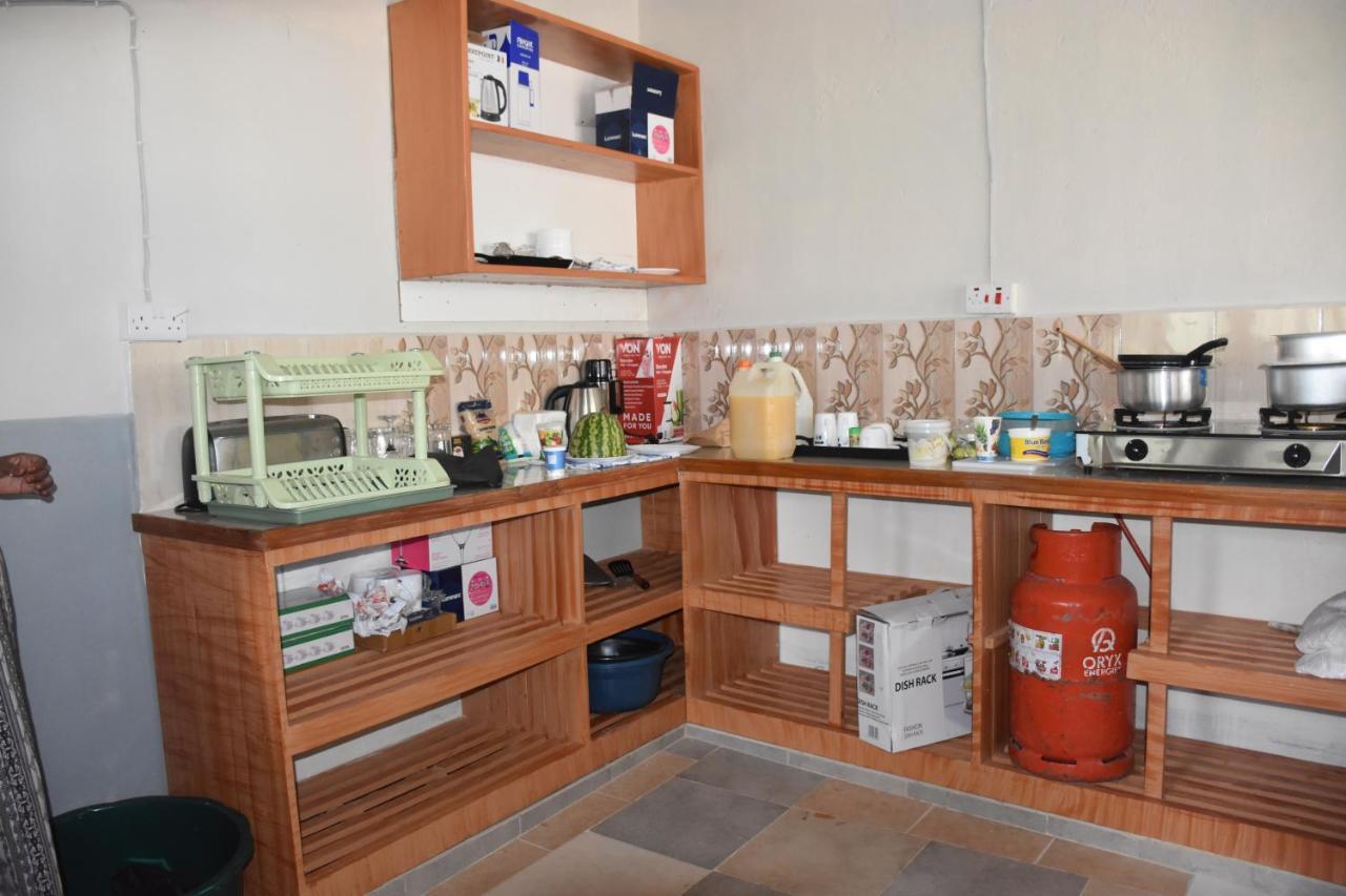 ダル・エス・サラーム L&J Modern Backpackers Kinondoni Bed & Breakfast エクステリア 写真