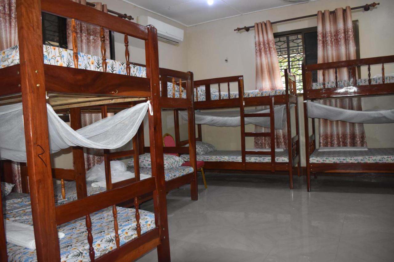 ダル・エス・サラーム L&J Modern Backpackers Kinondoni Bed & Breakfast エクステリア 写真