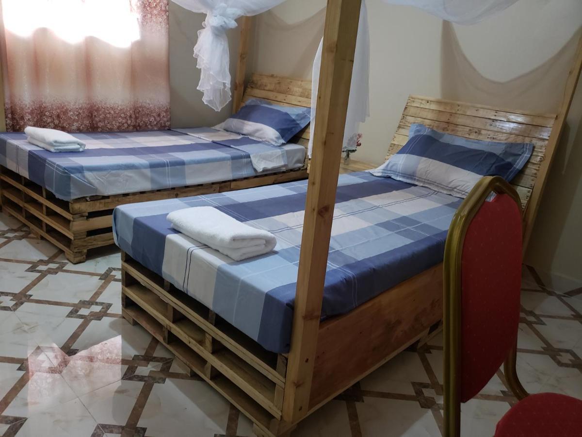 ダル・エス・サラーム L&J Modern Backpackers Kinondoni Bed & Breakfast エクステリア 写真