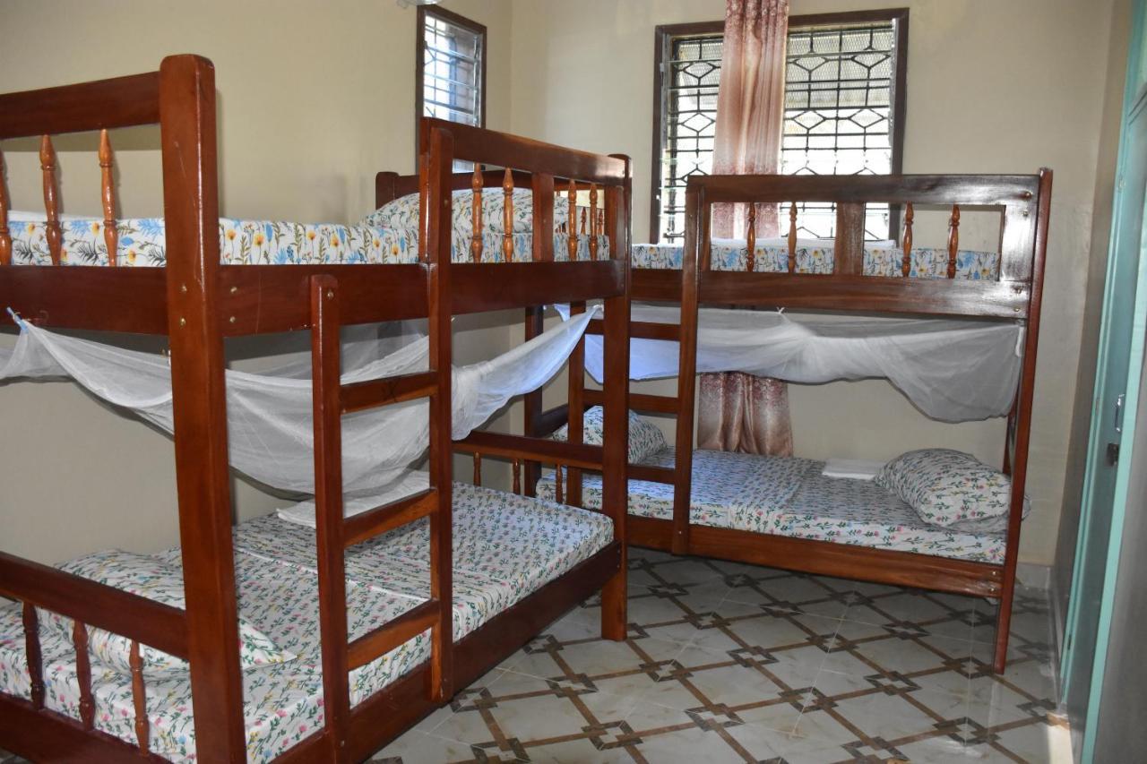 ダル・エス・サラーム L&J Modern Backpackers Kinondoni Bed & Breakfast エクステリア 写真