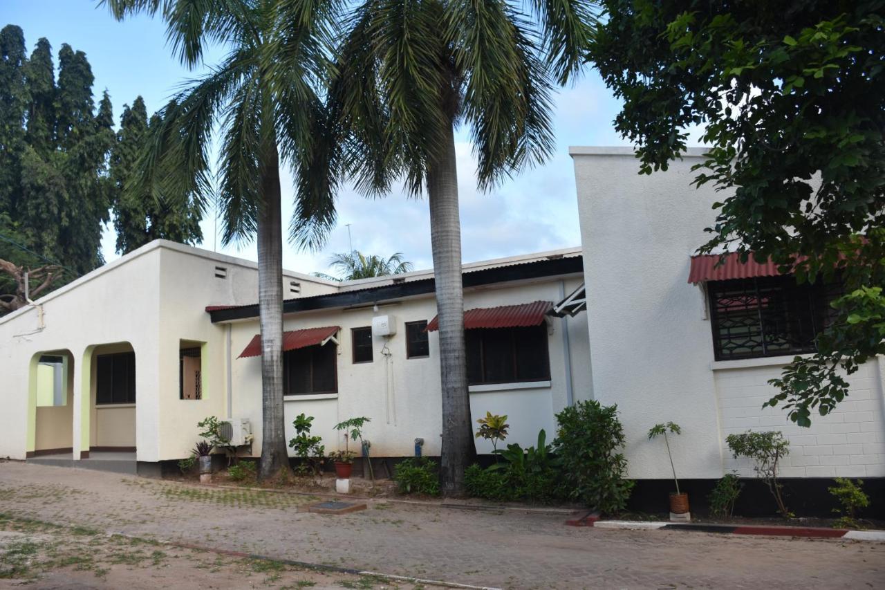 ダル・エス・サラーム L&J Modern Backpackers Kinondoni Bed & Breakfast エクステリア 写真