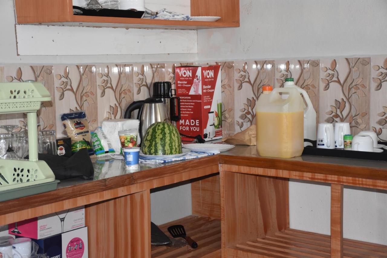 ダル・エス・サラーム L&J Modern Backpackers Kinondoni Bed & Breakfast エクステリア 写真