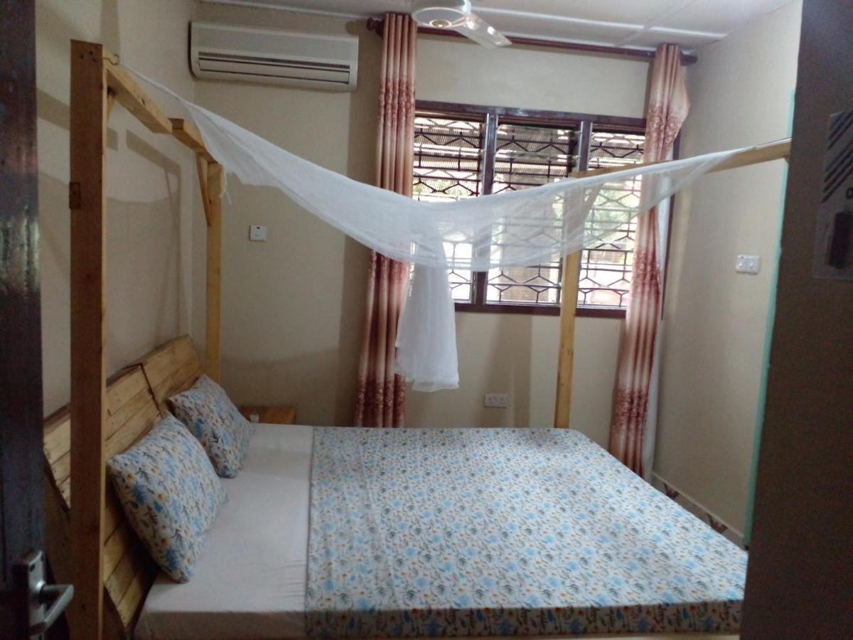ダル・エス・サラーム L&J Modern Backpackers Kinondoni Bed & Breakfast エクステリア 写真
