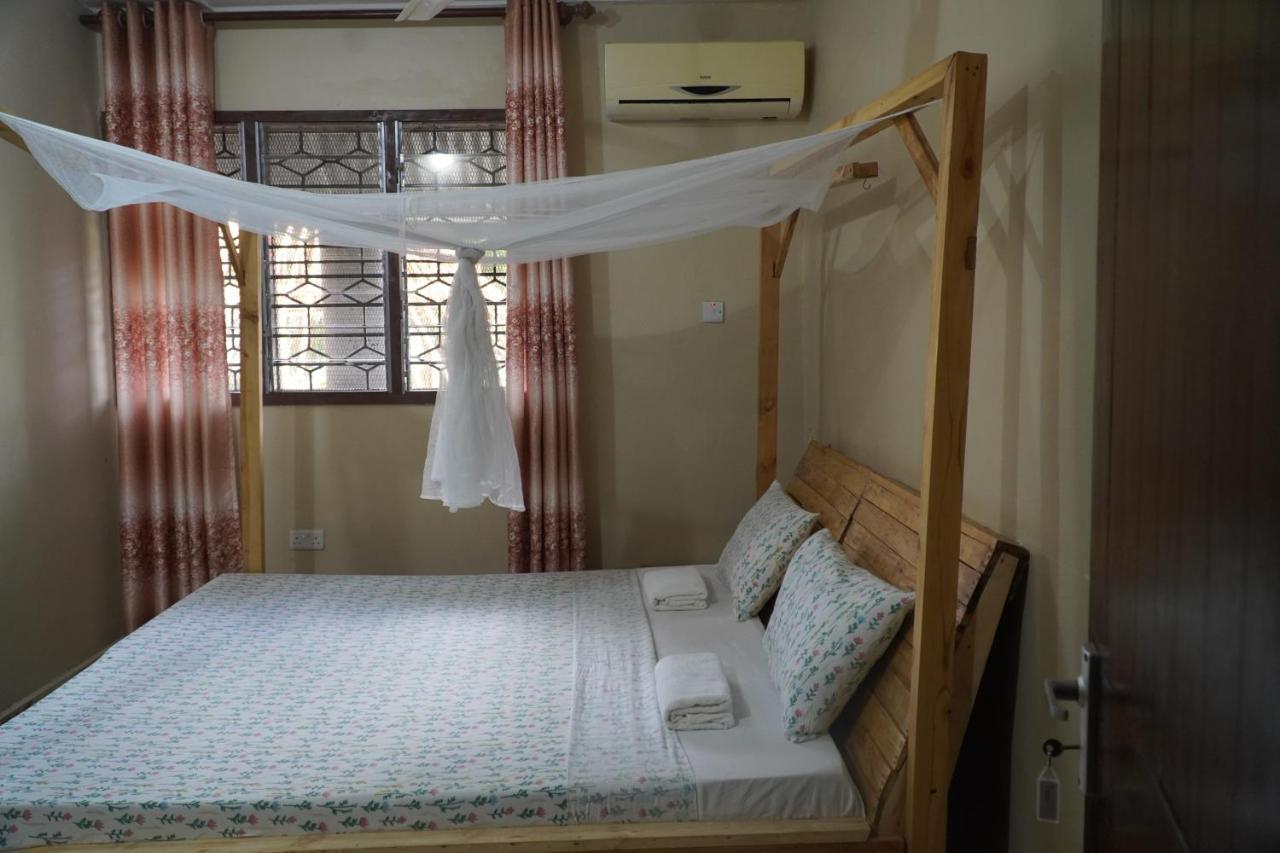 ダル・エス・サラーム L&J Modern Backpackers Kinondoni Bed & Breakfast エクステリア 写真