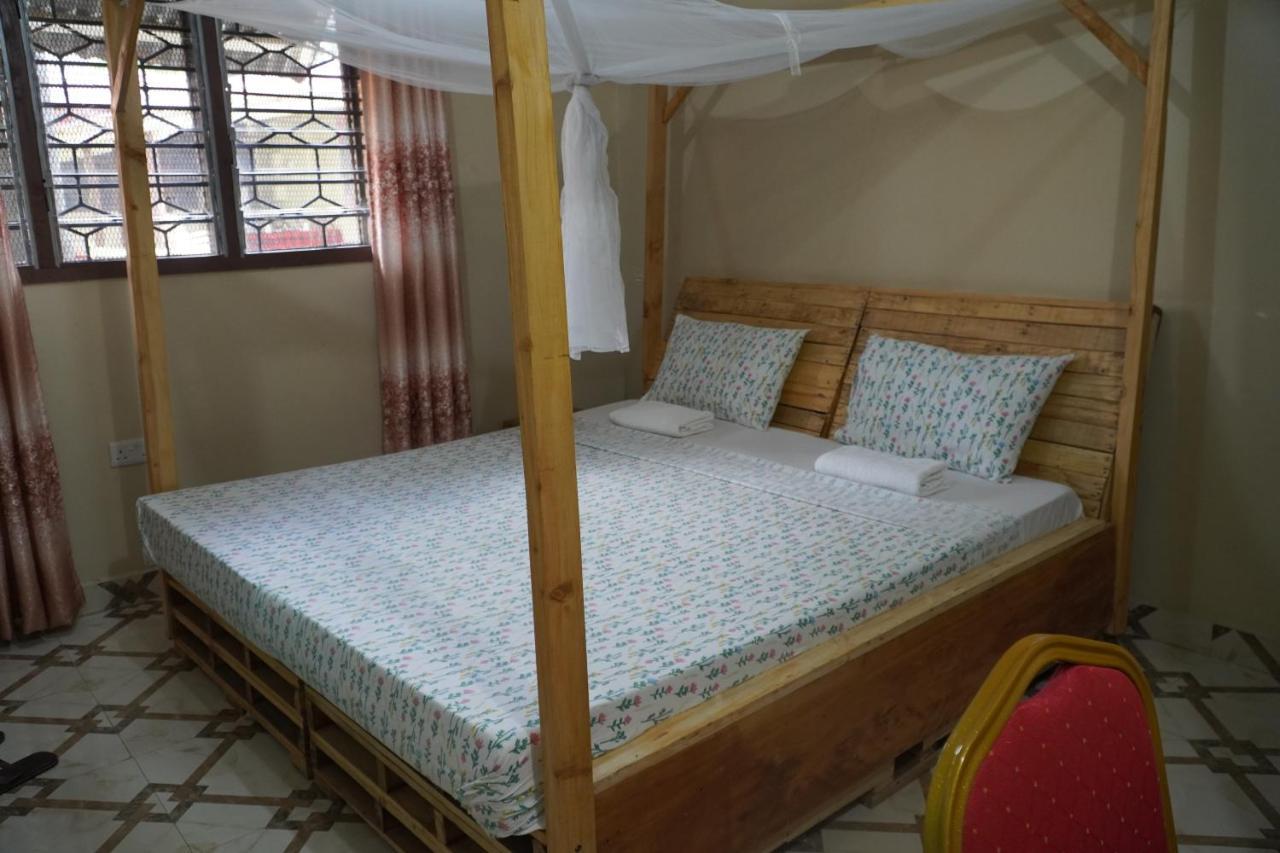 ダル・エス・サラーム L&J Modern Backpackers Kinondoni Bed & Breakfast エクステリア 写真