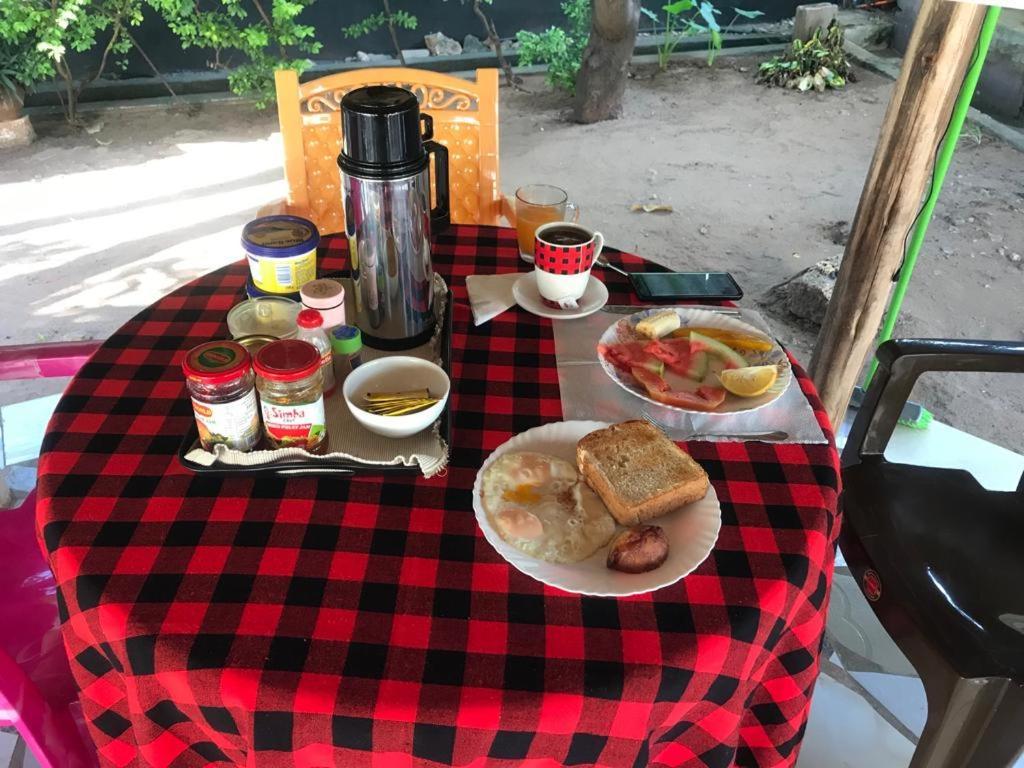 ダル・エス・サラーム L&J Modern Backpackers Kinondoni Bed & Breakfast エクステリア 写真