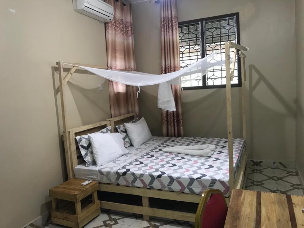 ダル・エス・サラーム L&J Modern Backpackers Kinondoni Bed & Breakfast エクステリア 写真