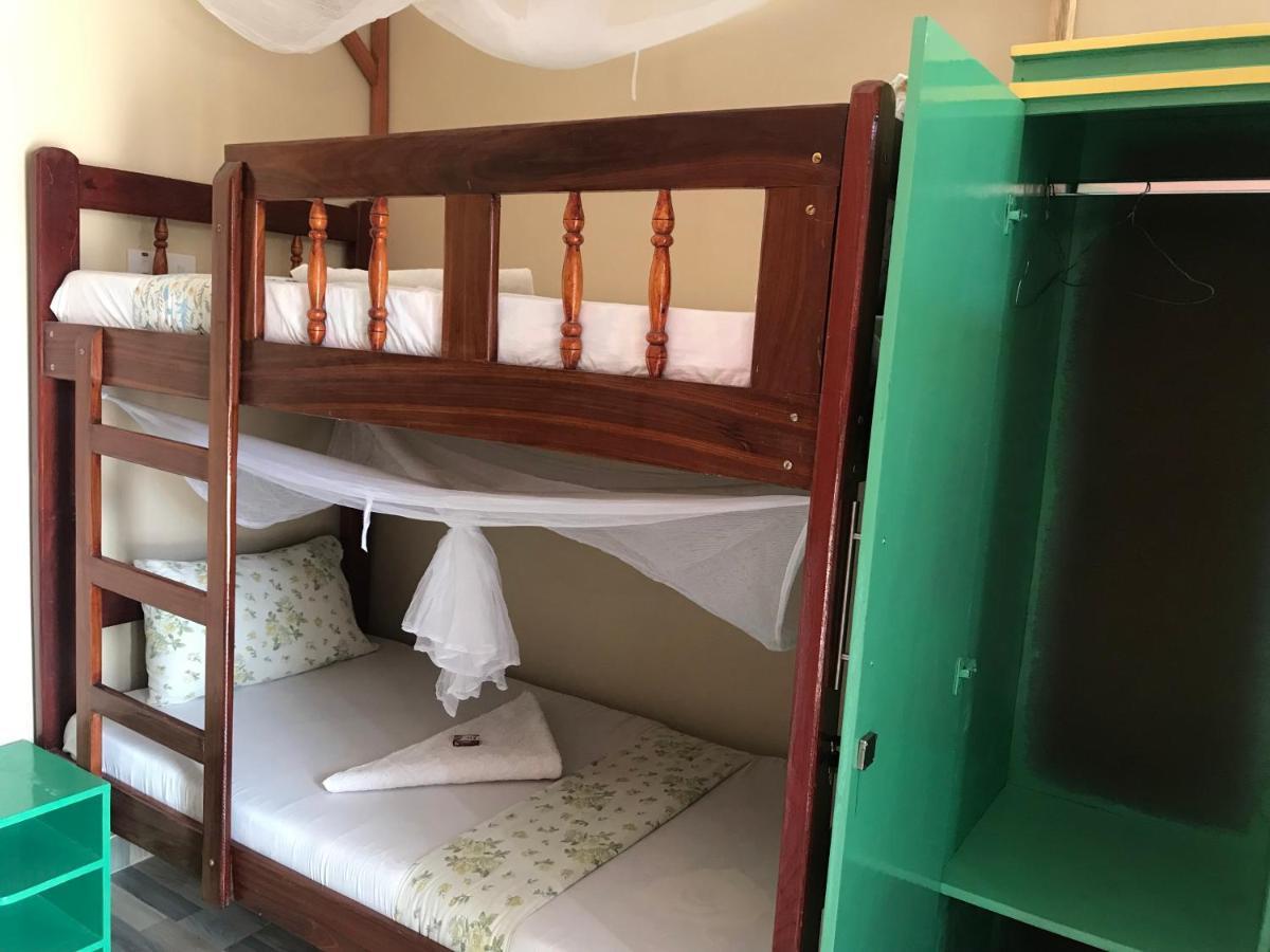 ダル・エス・サラーム L&J Modern Backpackers Kinondoni Bed & Breakfast エクステリア 写真