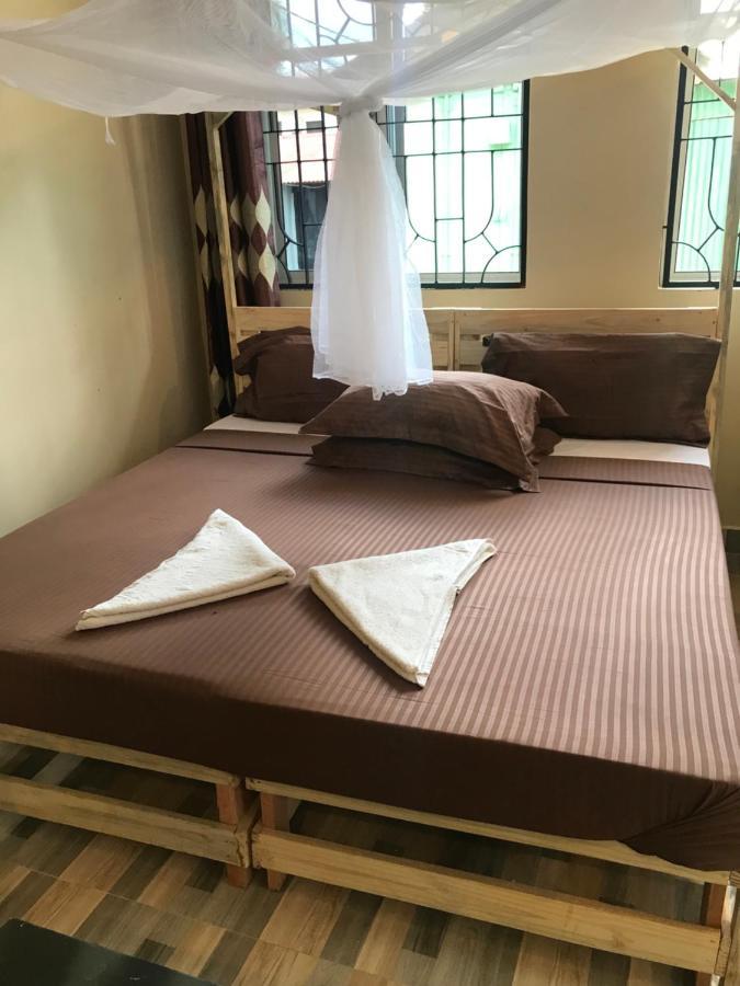 ダル・エス・サラーム L&J Modern Backpackers Kinondoni Bed & Breakfast エクステリア 写真