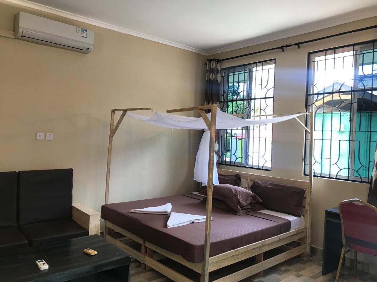 ダル・エス・サラーム L&J Modern Backpackers Kinondoni Bed & Breakfast エクステリア 写真