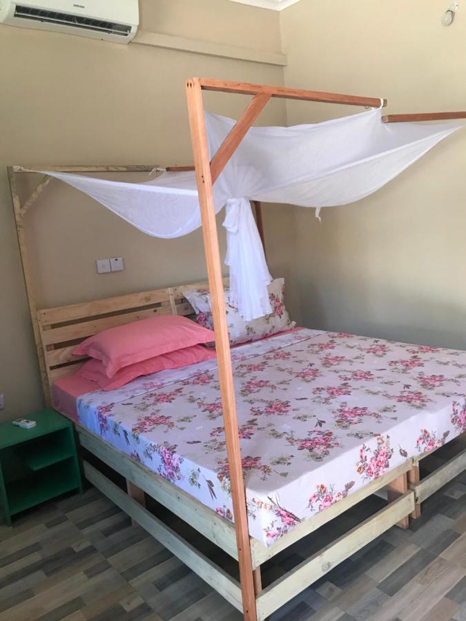 ダル・エス・サラーム L&J Modern Backpackers Kinondoni Bed & Breakfast エクステリア 写真