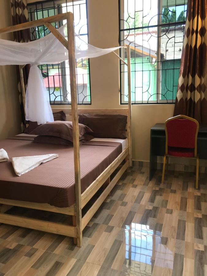 ダル・エス・サラーム L&J Modern Backpackers Kinondoni Bed & Breakfast エクステリア 写真
