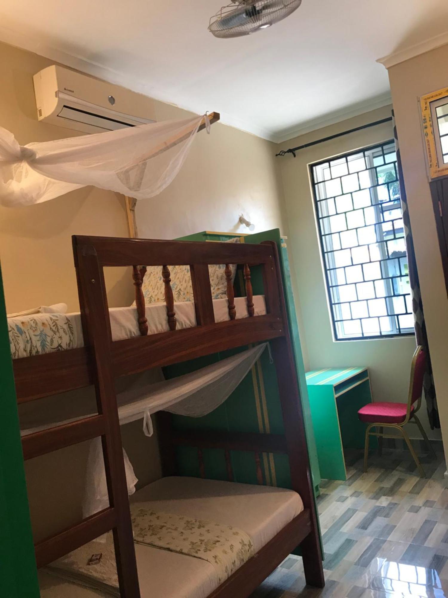 ダル・エス・サラーム L&J Modern Backpackers Kinondoni Bed & Breakfast エクステリア 写真