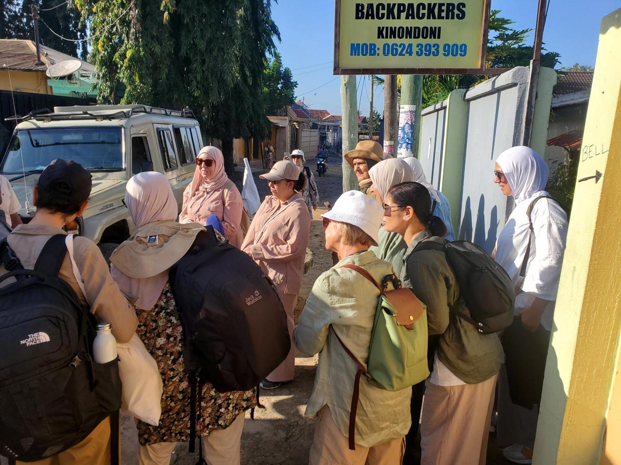 ダル・エス・サラーム L&J Modern Backpackers Kinondoni Bed & Breakfast エクステリア 写真