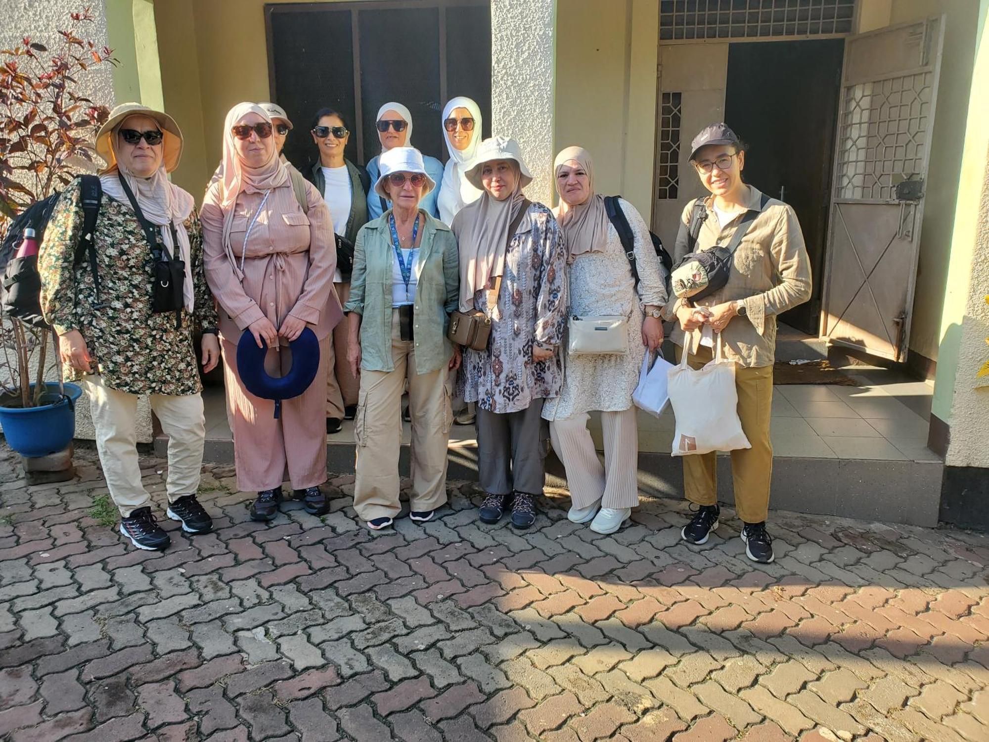 ダル・エス・サラーム L&J Modern Backpackers Kinondoni Bed & Breakfast エクステリア 写真