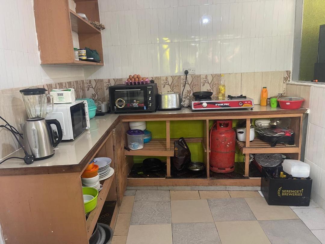 ダル・エス・サラーム L&J Modern Backpackers Kinondoni Bed & Breakfast エクステリア 写真
