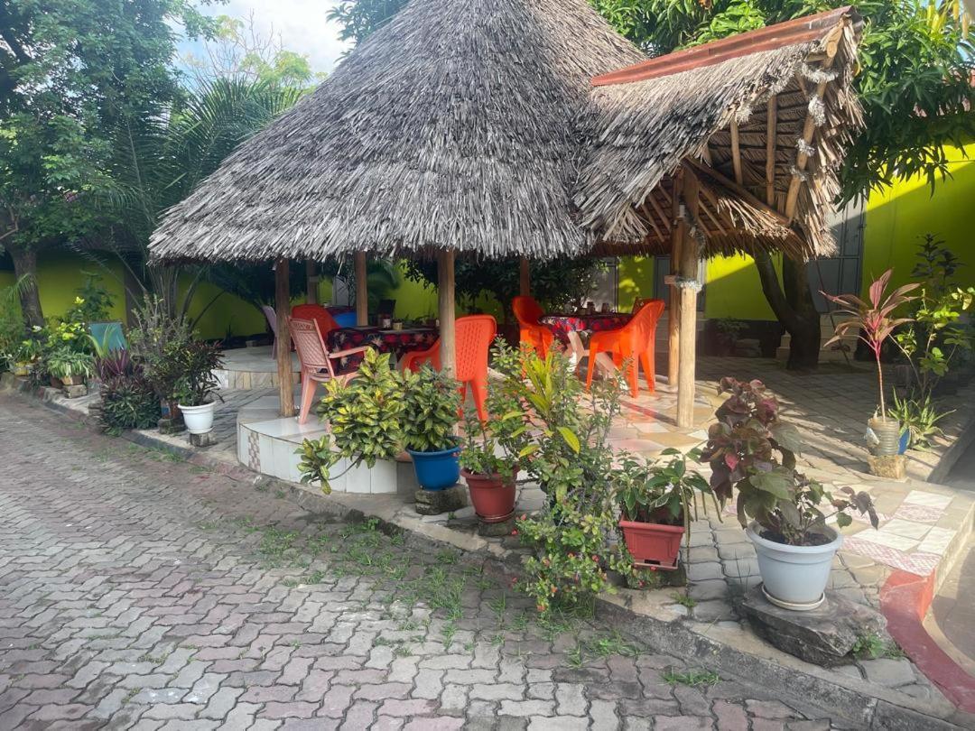 ダル・エス・サラーム L&J Modern Backpackers Kinondoni Bed & Breakfast エクステリア 写真