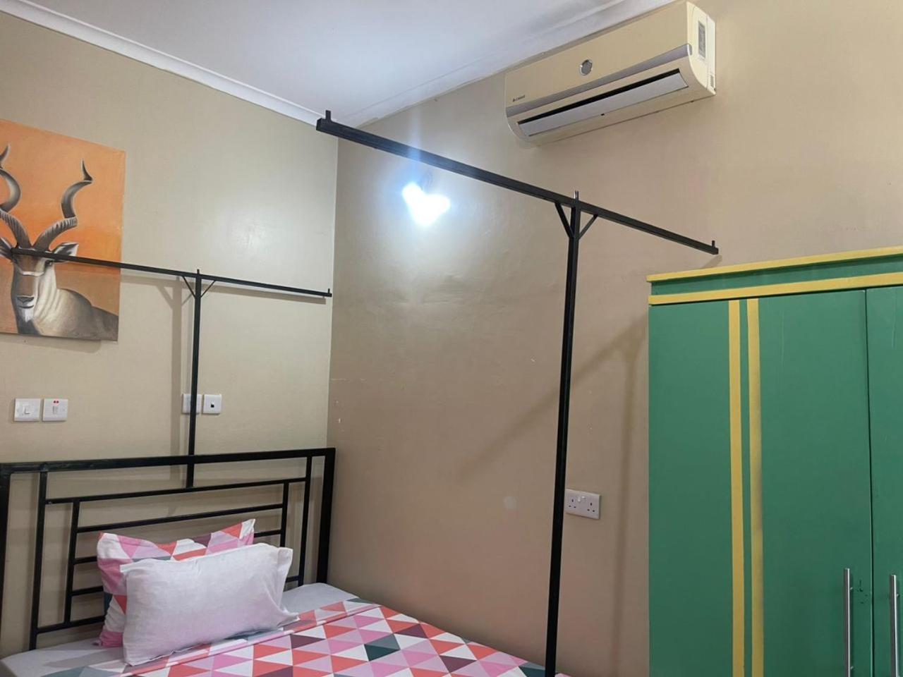ダル・エス・サラーム L&J Modern Backpackers Kinondoni Bed & Breakfast 部屋 写真