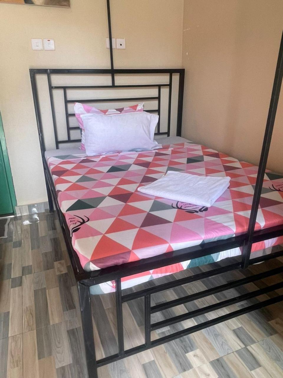 ダル・エス・サラーム L&J Modern Backpackers Kinondoni Bed & Breakfast 部屋 写真
